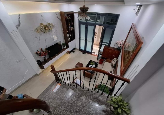 Bán Nhà Ngõ 73 Phố Hoàng Ngân 38m2 x 5 tầng , tổng 6 phòng ngủ đầy đủ công năng , full nội thất , Chủ mới về sẵn ở , giá 6,5 tỷ