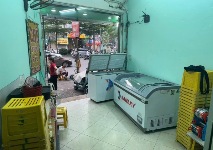 Mình cần sang nhượng Cửa Hàng Kem Tràng Tiền - Chè Sầu Liên, Nước Ép,Sinh Tố…