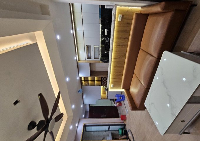 Bán Chung Cư Rice City Sồng Hồng, Phố Gia Quất, Long Biên 70m2, giá 3,8 tỷ -	Căn chung cư với nội thất thiết kế đẹp, hiện đại gồm 1 phòng khách, 1 phò