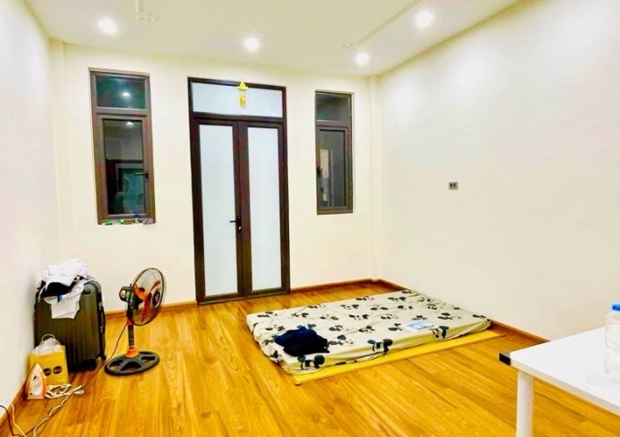 BÁN NHÀ Pháo Đài Láng, 40m2 x5T- 8,5 tỷ.