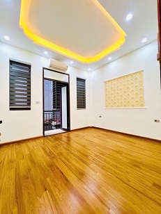 BÁN NHÀ Pháo Đài Láng, 40m2 x5T- 8,5 tỷ.