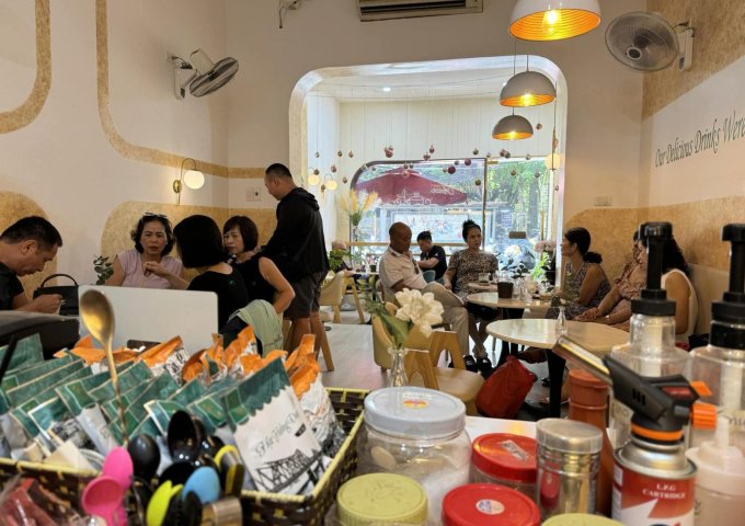 Chính chủ cần sang nhượng gấp quán Cafe mặt tiền đẹp tại Hai Bà Trưng