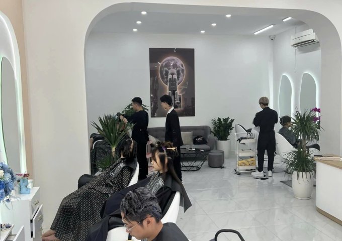 Sang nhượng salon tóc mặt bằng đẹp tại Đê La Thành