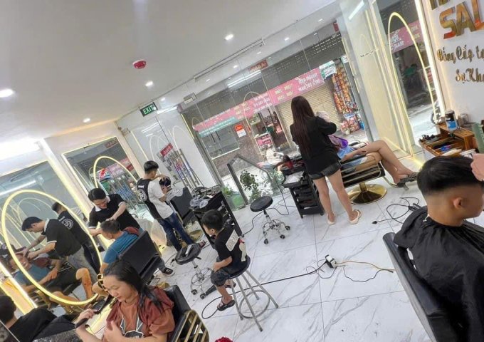 CHÍNH CHỦ CẦN SANG NHƯỢNG SALON TÓC TẠI HÀ NỘI Địa chỉ : ngõ 8 tổ 2 số nhà 84 Phú Đô , trục chính gần chợ phú Đô Nam Từ Liêm