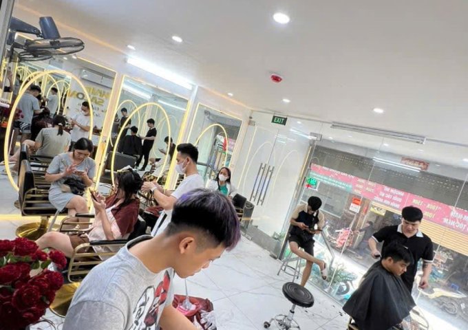 CHÍNH CHỦ CẦN SANG NHƯỢNG SALON TÓC TẠI HÀ NỘI Địa chỉ : ngõ 8 tổ 2 số nhà 84 Phú Đô , trục chính gần chợ phú Đô Nam Từ Liêm