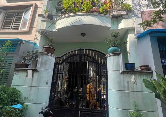 Nhà rộng, chỗ đậu ô tô, gần Phố Nướng Tân Sơn Nhì, 4.8 tỷ