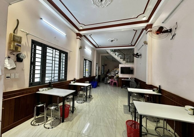 Bán CHDV mặt tiền ngay Nguyễn Chánh Sắt, P13, Tân Bình, 190m2, 5 tầng, thang máy.