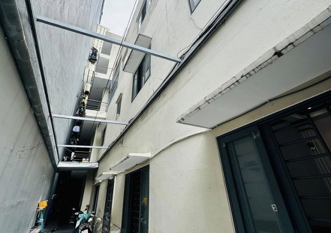 Bán CHDV mặt tiền ngay Nguyễn Chánh Sắt, P13, Tân Bình, 190m2, 5 tầng, thang máy.