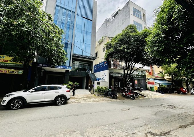 Bán CHDV mặt tiền ngay Nguyễn Chánh Sắt, P13, Tân Bình, 190m2, 5 tầng, thang máy.