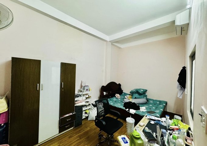 Bán CHDV mặt tiền ngay Nguyễn Chánh Sắt, P13, Tân Bình, 190m2, 5 tầng, thang máy.