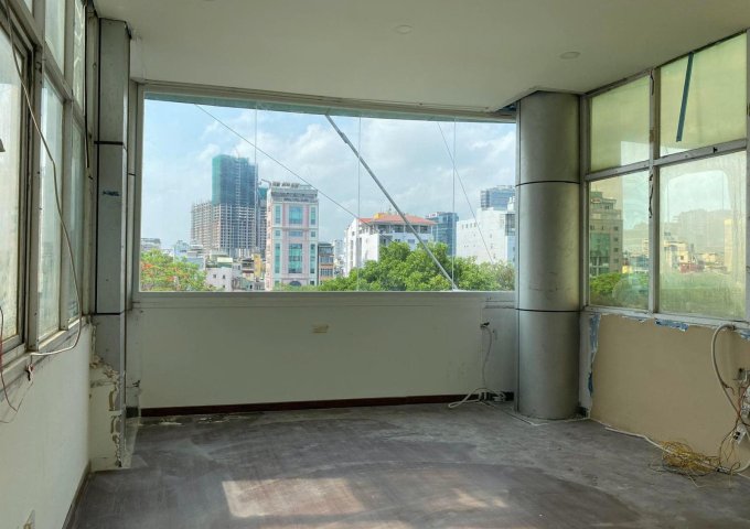 Chính chủ cần cho thuê mặt bằng rooftop (tầng 6) tại Lê Lai. Bến Thành. Q1