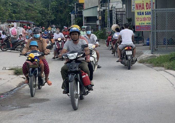 Chính chủ cần bán lô đất đẹp có 3 căn nhà đối diện nhà văn hóa xã Mỹ Hạnh Bắc