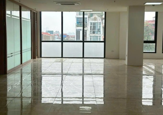 Cần cho thuê 300m2 sàn Tầng 5 tòa nhà mặt phố Trần Nhật Duật - Trung tâm quận Hoàn Kiếm.