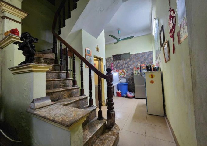 Bán Nhà Định Công Hoàng Mai , DT 42m2 ,Giá Nhỉnh 5 Tỷ ,oto gần