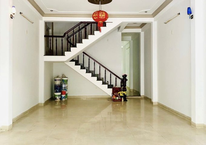 Cho thuê nhà nguyên căn mặt tiền Lê Thị Tính. Nhà 90m2*2 tầng = 180m.