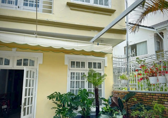 Homestay nằm trung tâm Đà Lạt, gần bến xe Thành Bưởi.