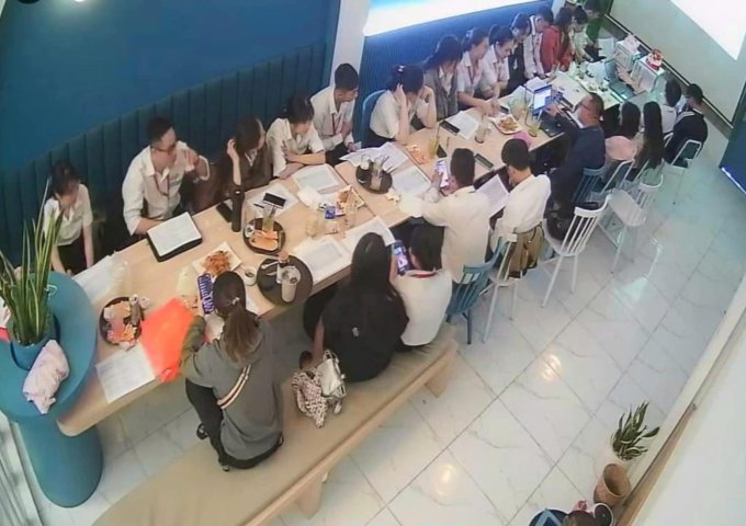 CHÍNH CHỦ SANG NHƯỢNG QUÁN CÀ PHÊ THIẾT KẾ HIỆN ĐẠI, VỊ TRÍ ĐẮC ĐỊA QUẬN TÂN BÌNH