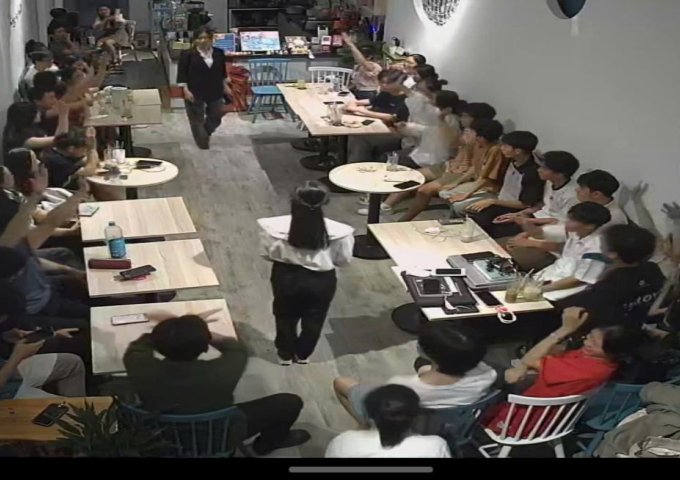 CHÍNH CHỦ SANG NHƯỢNG QUÁN CÀ PHÊ THIẾT KẾ HIỆN ĐẠI, VỊ TRÍ ĐẮC ĐỊA QUẬN TÂN BÌNH