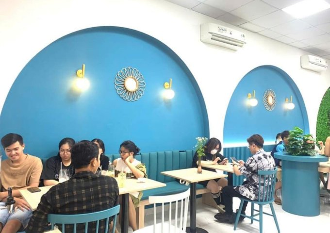 CHÍNH CHỦ SANG NHƯỢNG QUÁN CÀ PHÊ THIẾT KẾ HIỆN ĐẠI, VỊ TRÍ ĐẮC ĐỊA QUẬN TÂN BÌNH