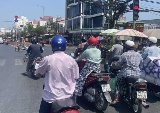 Bán nhà mặt tiền 12x27m đường Tô Ký, Hóc Môn - Vị trí đẹp, giá cực tốt!