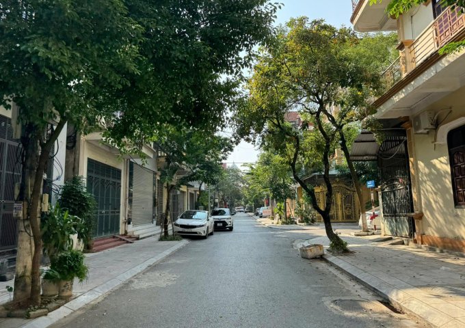 Bán nhà mặt phố Tôn Thất Tùng, Liên Bảo, Vĩnh Yên. DT 108m2, Giá 5.9 tỷ