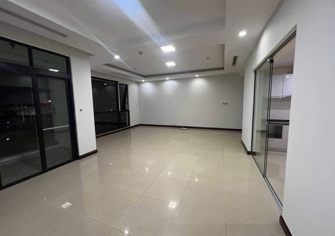 Chính chủ cho thuê căn hộ 3PN  - R1 - Royal City, Thanh Xuân, Hà Nội