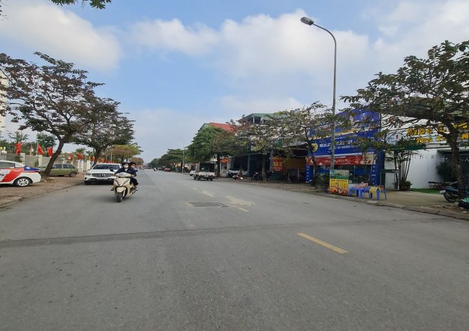 BÁN GẤP Biệt thự sân vườn 222m2 Đa Tốn, Gia Lâm. Đường 15m. 2x tỷ. Lh 0989894845