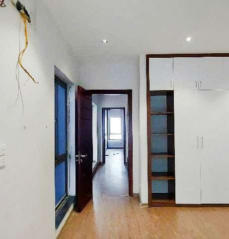 Nhà mặt ngõ oto thông ở Bồ Đề, Long Biên sát đường to rộng 109m, mặt tiền: 5.6m 18 tỷ