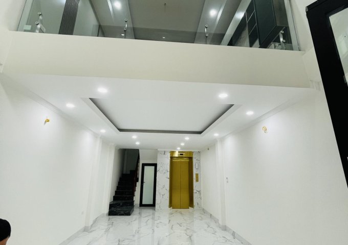 Chính chủ gửi bán căn nhà 6 tầng xây mới  phố Thịnh Liệt. Có thang máy xịn, Gara ô tô 7 chỗ