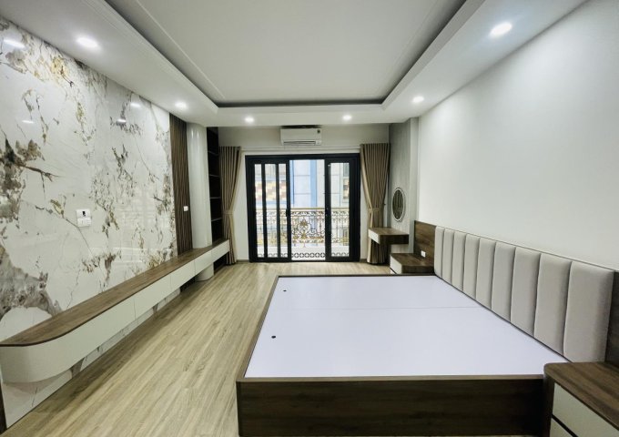 Chính chủ gửi bán căn nhà 6 tầng xây mới  phố Thịnh Liệt. Có thang máy xịn, Gara ô tô 7 chỗ