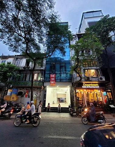 CHO THUÊ CỬA HÀNG MẶT PHỐ HÀNG MUỐI VÀ TRẦN NHẬT DUẬT QUẬN HOÀN KIẾM, HÀ NỘI