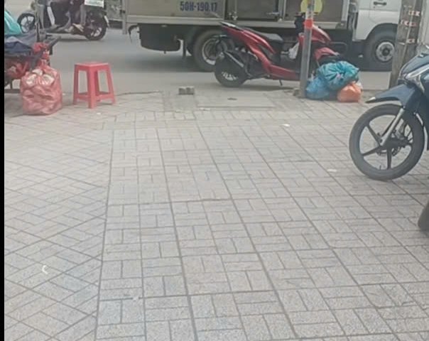 Cần cho thuê mặt bằng vỉa hè từ sáng đến 3 giờ chiều và 2 phòng CHDV