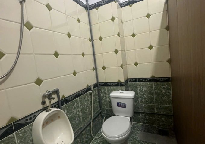 Cần cho thuê mặt bằng vỉa hè từ sáng đến 3 giờ chiều và 2 phòng CHDV