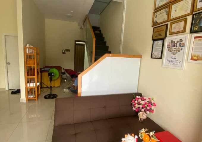 Cần sang mặt bằng shop house chung cư dân ở kin sát bên siêu thị Win