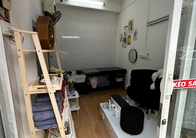 Vì lí do cá nhân e cần sang nhượng cửa hàng Nails & Gội tại Mặt phố Khương Đình