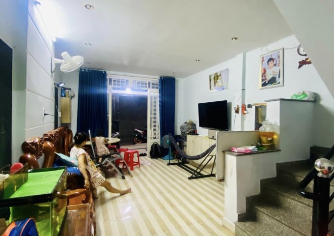 Bán nhà HUỲNH THỊ HAI,  q12, HXH, 4.2m x 16m, chỉ 3.9 tỷ.