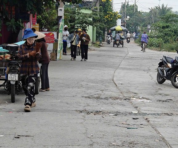 Chính chủ cho thuê mặt bằng nhà hẻm lớn đường đông đúc, mặt kênh cuối hẻm 919 Hương Lộ 2 Bình Tân