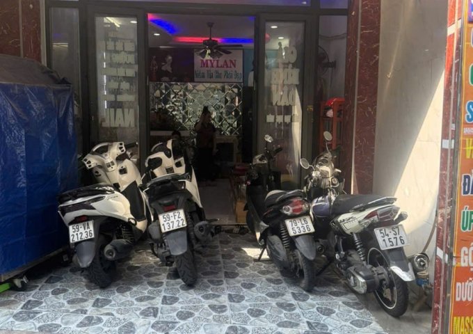 Em cần sang toàn bộ tiệm nail hoạt động 4 năm