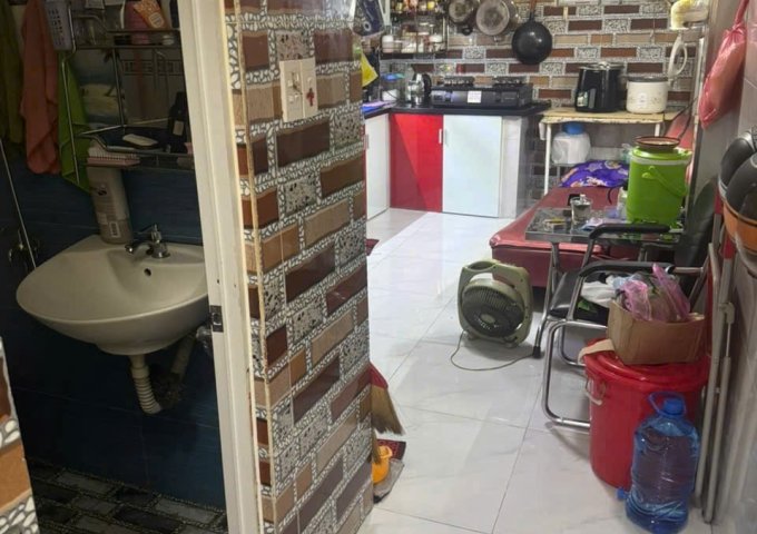 Em cần sang toàn bộ tiệm nail hoạt động 4 năm