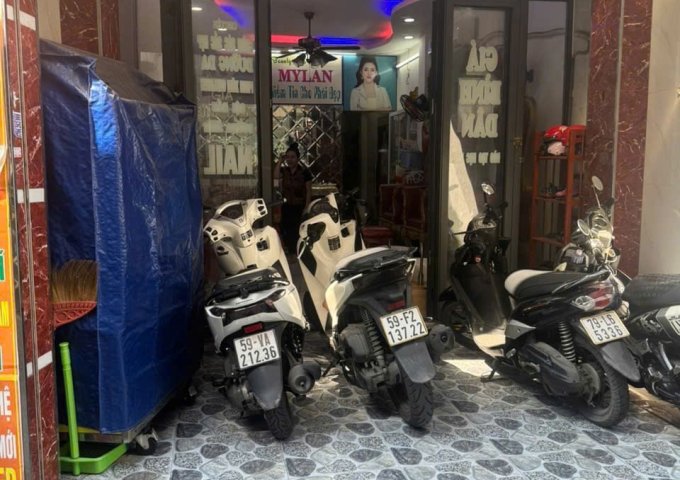 Em cần sang toàn bộ tiệm nail hoạt động 4 năm