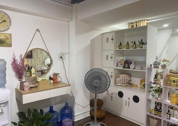 Chính chủ cần sang gấp 1 spa nhỏ xinh Địa chỉ: Q. Tân Bình (gần ngã tư 7 hiền)