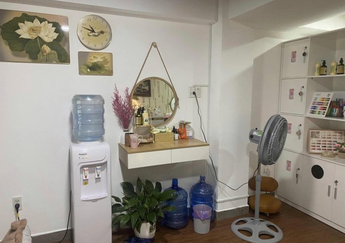 Chính chủ cần sang gấp 1 spa nhỏ xinh Địa chỉ: Q. Tân Bình (gần ngã tư 7 hiền)