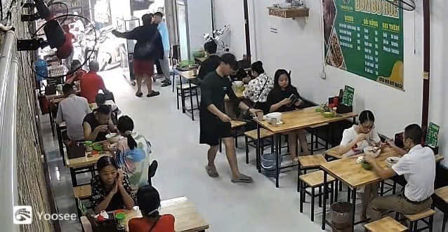 SANG NHƯỢNG QUÁN BÚN BÒ HUẾ Địa chỉ: Số 2 ,ngõ 176 Nguyễn Sơn,Long Biên,Hà Nội