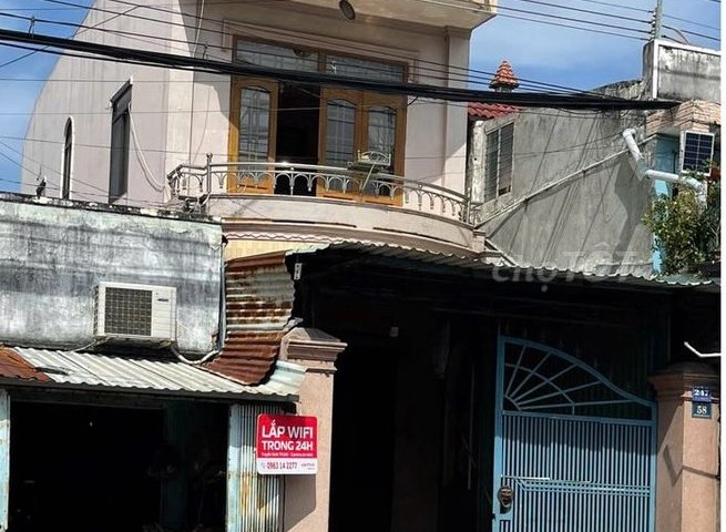 Bán nhà phố 1 trệt 1 lầu đường Hùng Vương, gần vòng xoay chợ Bến Cát.