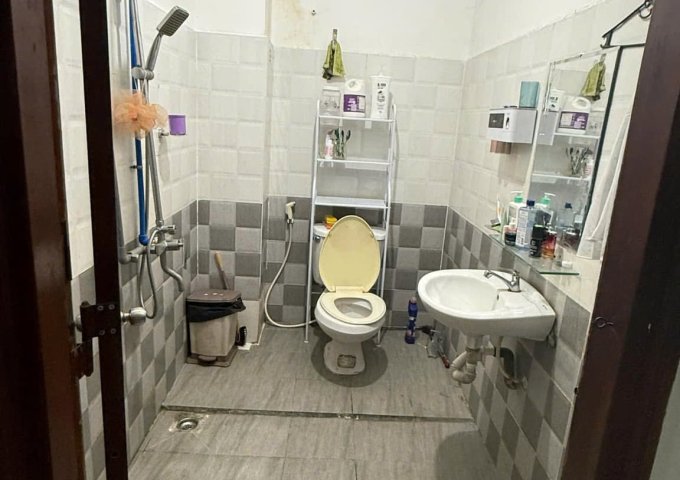 CHO THUÊ MẶT SÀN 2P - LẦU 2  Vị Trí : Nguyễn Thái Bình - Q1 - Hồ Chí Minh