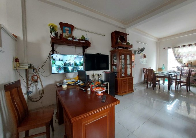 Nhà Mặt tiền Lê Thị Hà, 4 tầng, Buôn bán sầm uất, gần Chợ Hóc Môn cực rẻ chỉ 10.95 tỷ TL.