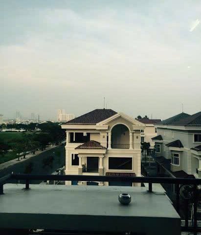 Cho thuê Cảnh Viên 2, căn góc , Phú Mỹ Hưng ,3PN , có ô xe hơi, giá :20 triệu /tháng .LH:0906.611.859 Thư