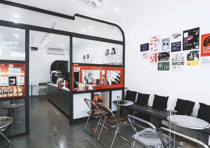 Sang nhượng quán cà phê, đấy đủ đồ đạc có thể vào bán được luôn.