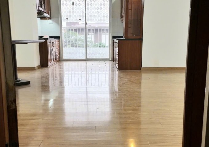 Chính chủ cho thuê lâu dài CHCC tầng 4 ở N08 khu ĐT Dịch Vọng