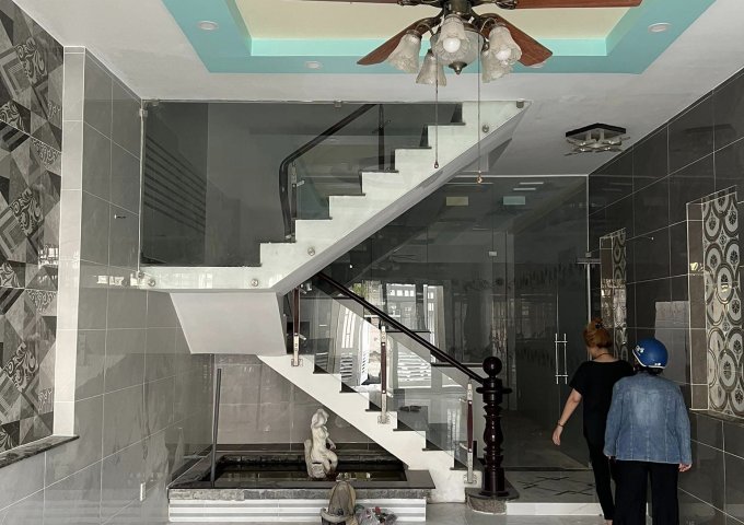 Nhà mới xây 4 Tầng khu Vip Kiều Đàm Quận 7, Xe hơi ngủ trong nhà